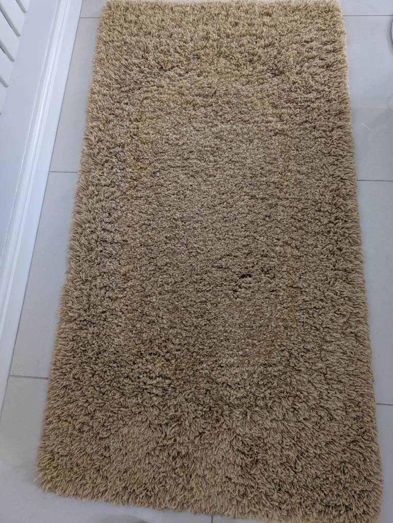 Mustard shaggy rug