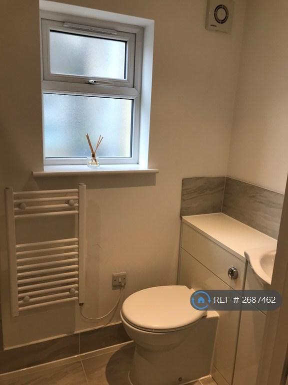Studio flat in Barking Road, London, E6 (#2687462)