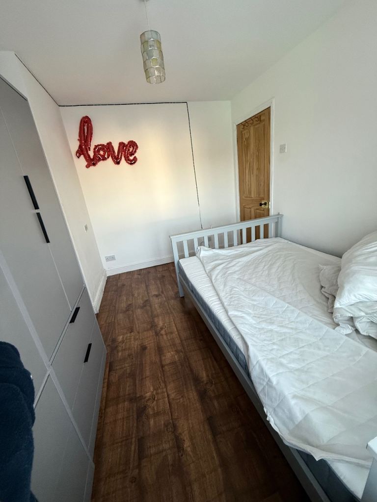 Double room 800£ Dagenham 