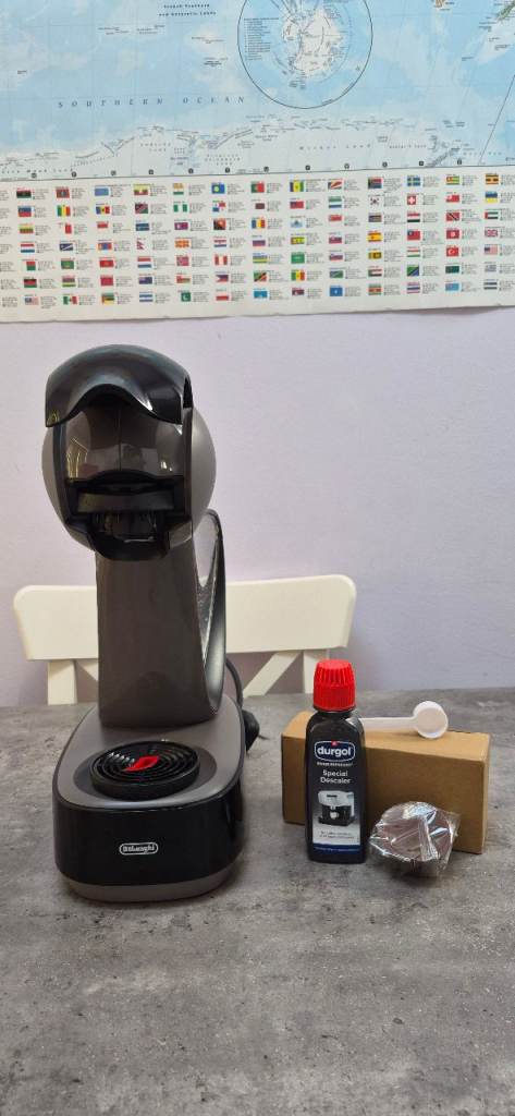 Dolce Gusto De'Longhi Infinissima Coffee Machine + reusable cups & extras