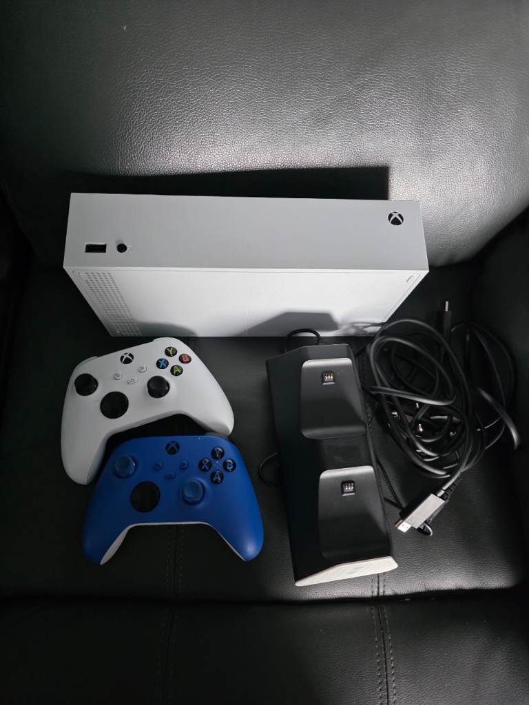 Xbox Series S 512GB with Blue Controller & Charging Dock