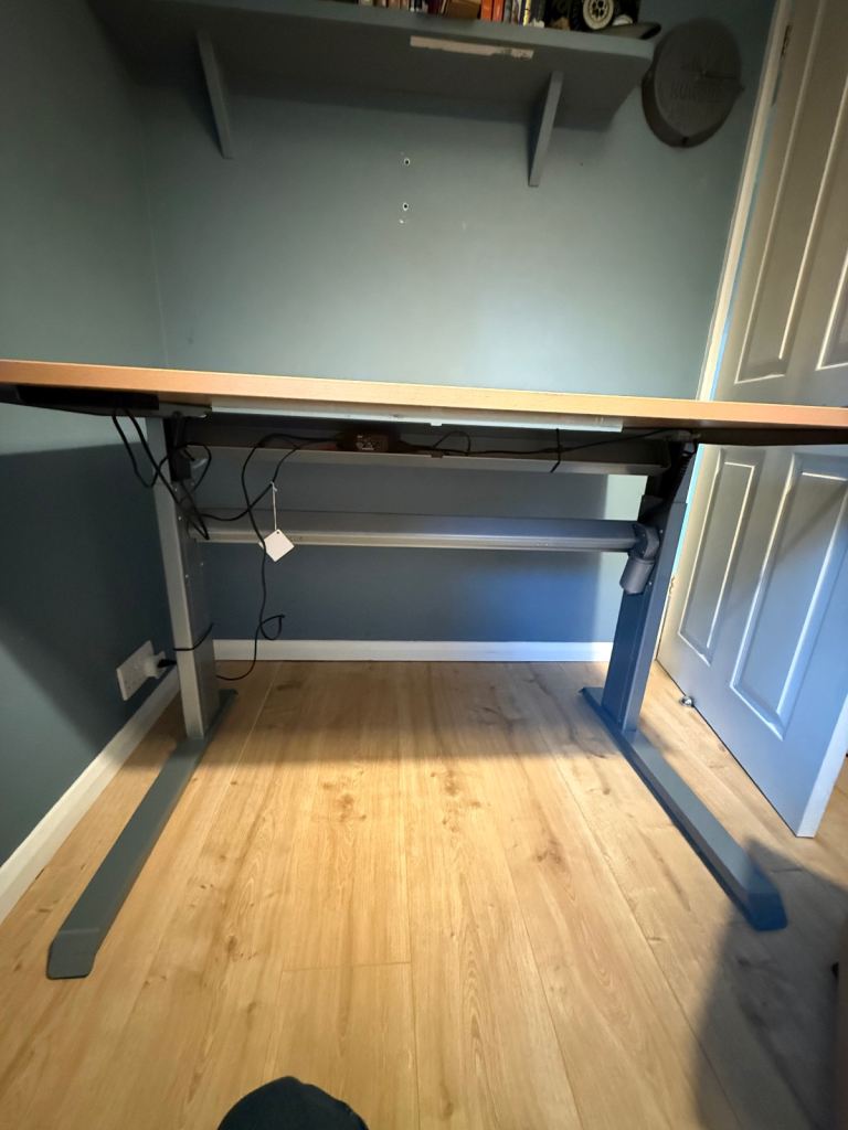 AJ fully motorised desk for sitting or standing with drawers