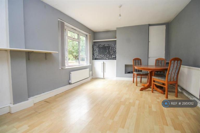 2 bedroom flat in Great Plumtree, Harlow, CM20 (2 bed) (#2951012)