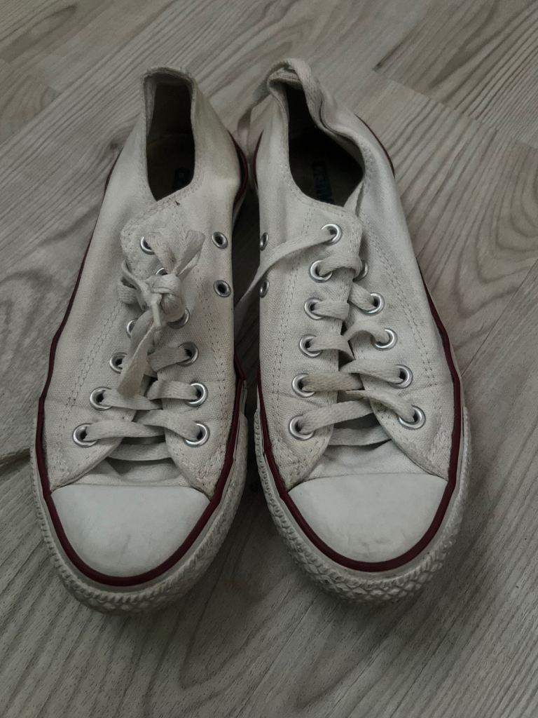 Women’s converse size 5 