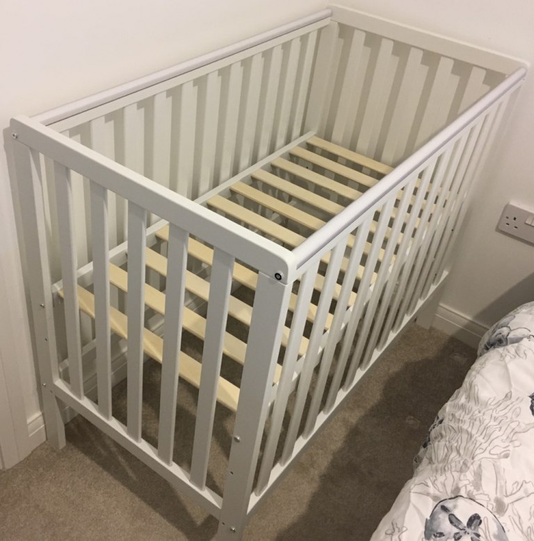 Obaby Bantam Space Saver Cot + Sprung Mattress + Fitted Sheets – White