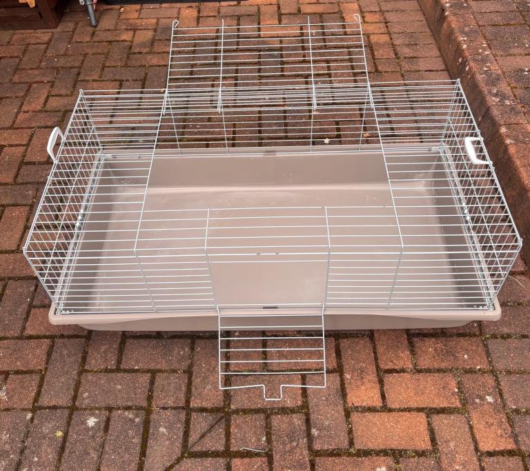 Large indoor rabbit hutch 