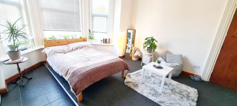 Studio flat - Shirley - BILLS INC - Parking - Available NOW