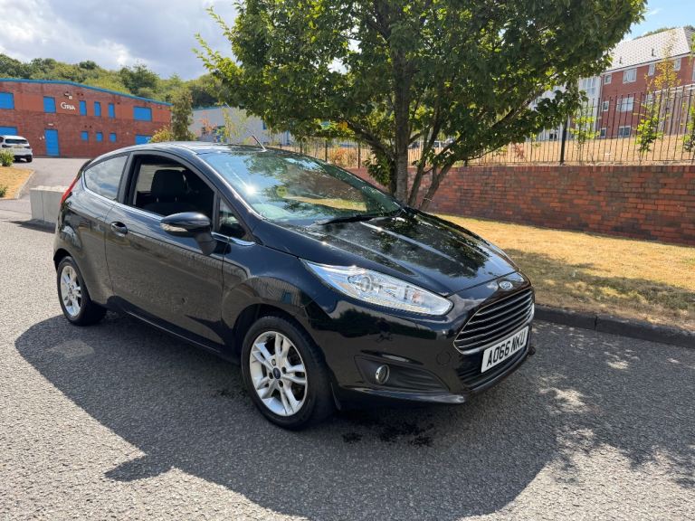 Ford, FIESTA, Hatchback, 2016, Manual, 1241 (cc), 3 doors