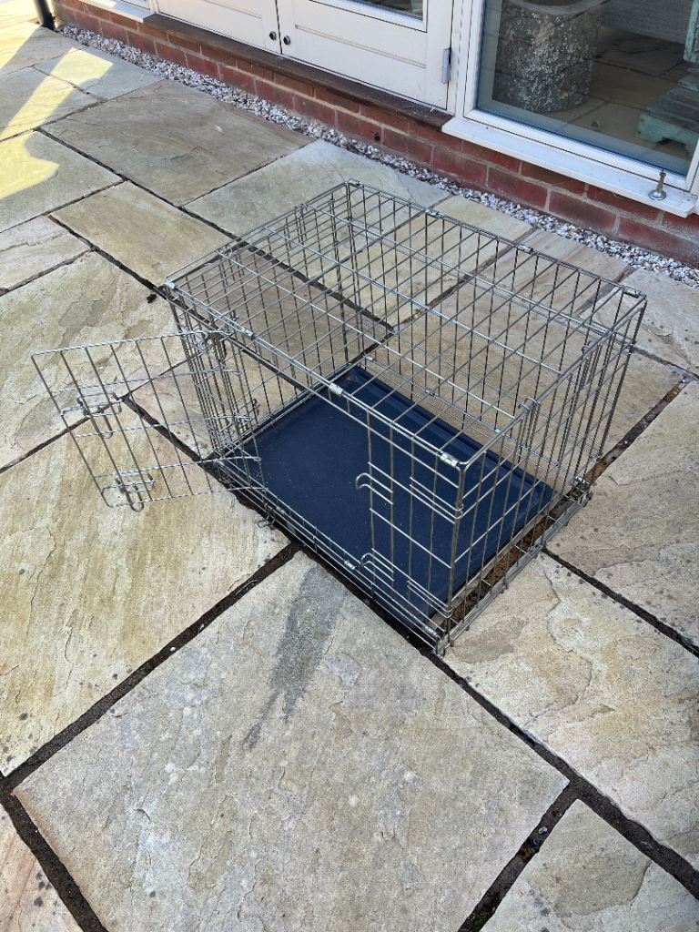 Small dog or cat cage for car