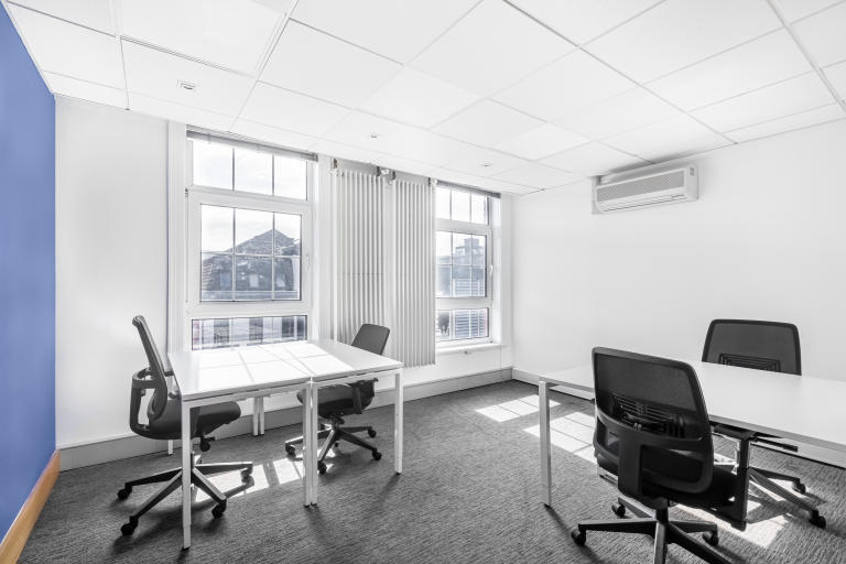 Belfast - BT11LU \ Office Space for Teams with 5 Workstations