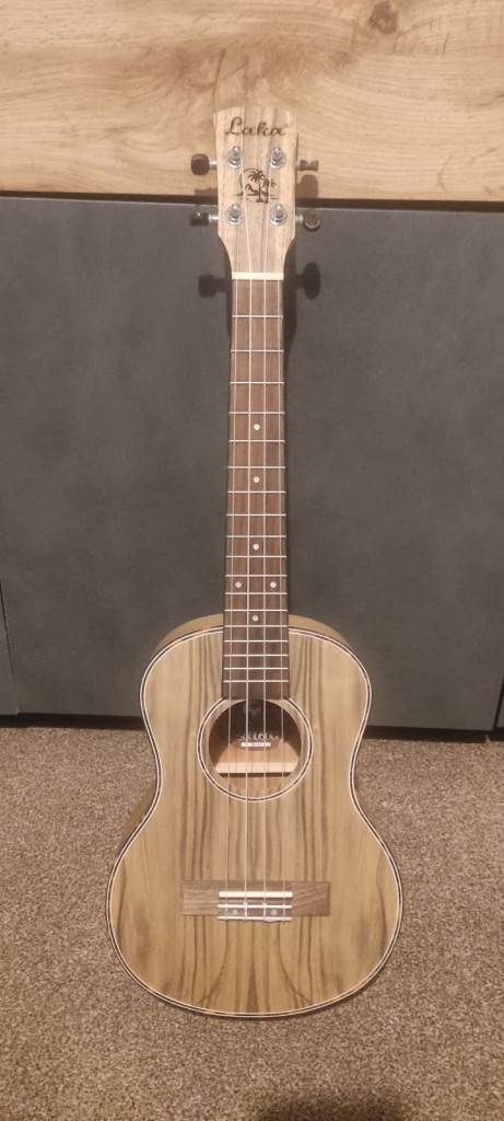 Laka Walnut series Tenor Ukulele VUT25 