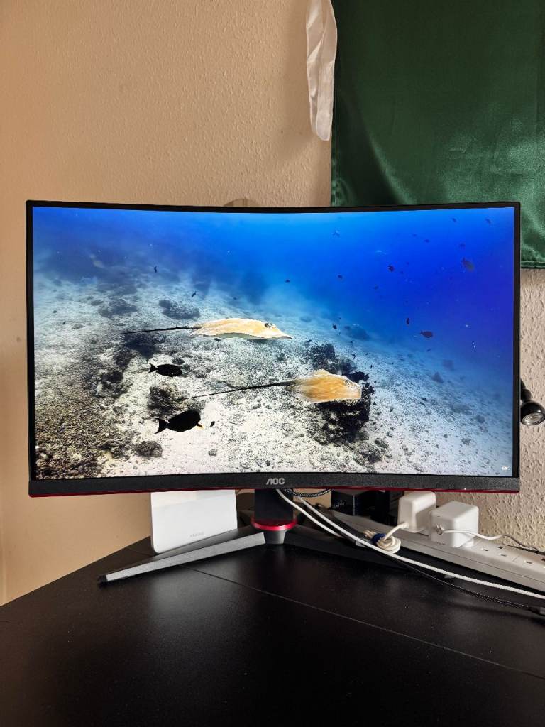 AOC 27” Curved Gaming Monitor 165Hz QHD (CQ27G2SE) – Excellent Condition