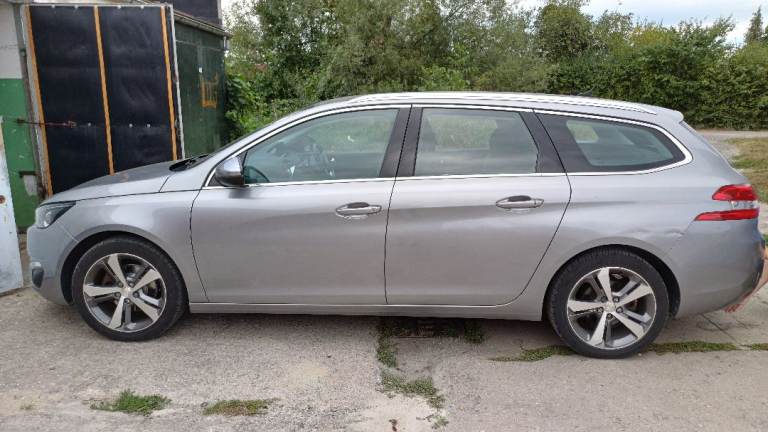 Peugeot, 308, Estate, 2016, Semi-Auto, 1199 (cc), 5 doors