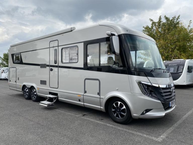 2018 NIESMANN & BISCHOFF ARTO 88 EK CLOU LINE LUXURY 4 BERTH MOTORHOME