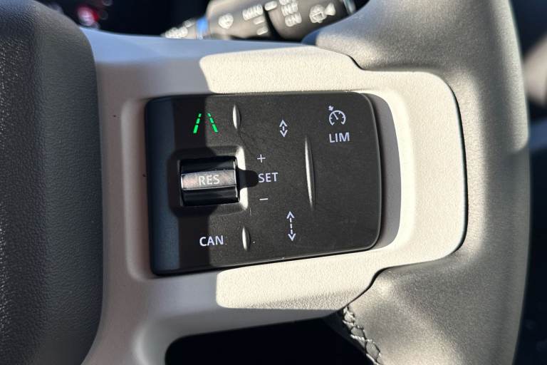 2025 Land Rover Defender 110 3.0 D250 MHEV X-Dynamic SE Auto 4WD Euro 6 (s/s) 5dr SUV Automatic