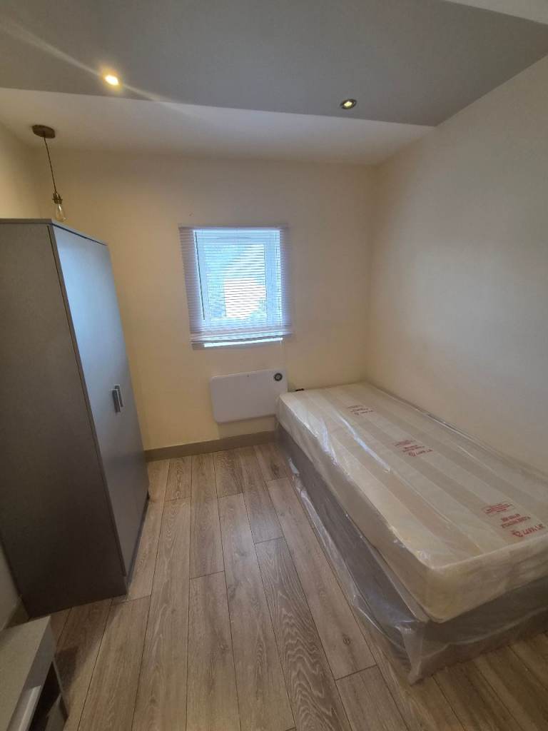 DSS ACCEPTED - Studio Flat Available in Durand Way, Brent, NW10