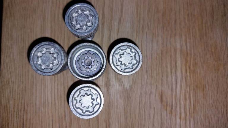 Security wheel bolts nuts Skoda Octavia, VW, Audi