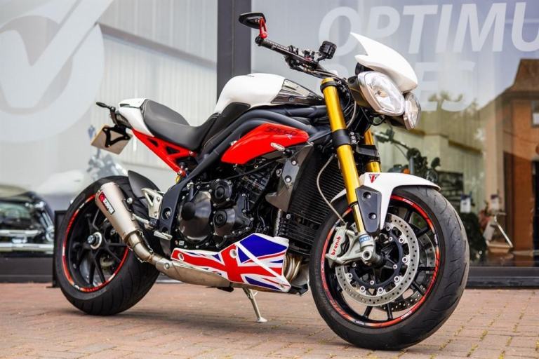 Triumph Speed Triple 1050 R ! SCORPION ! OHLINS ! STUNNING