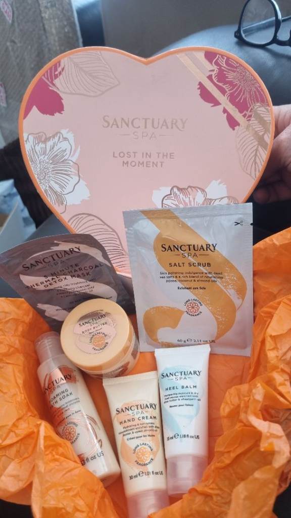 Unique Deluxe Sanctuary Spa Lost in the Moment Gift Set 