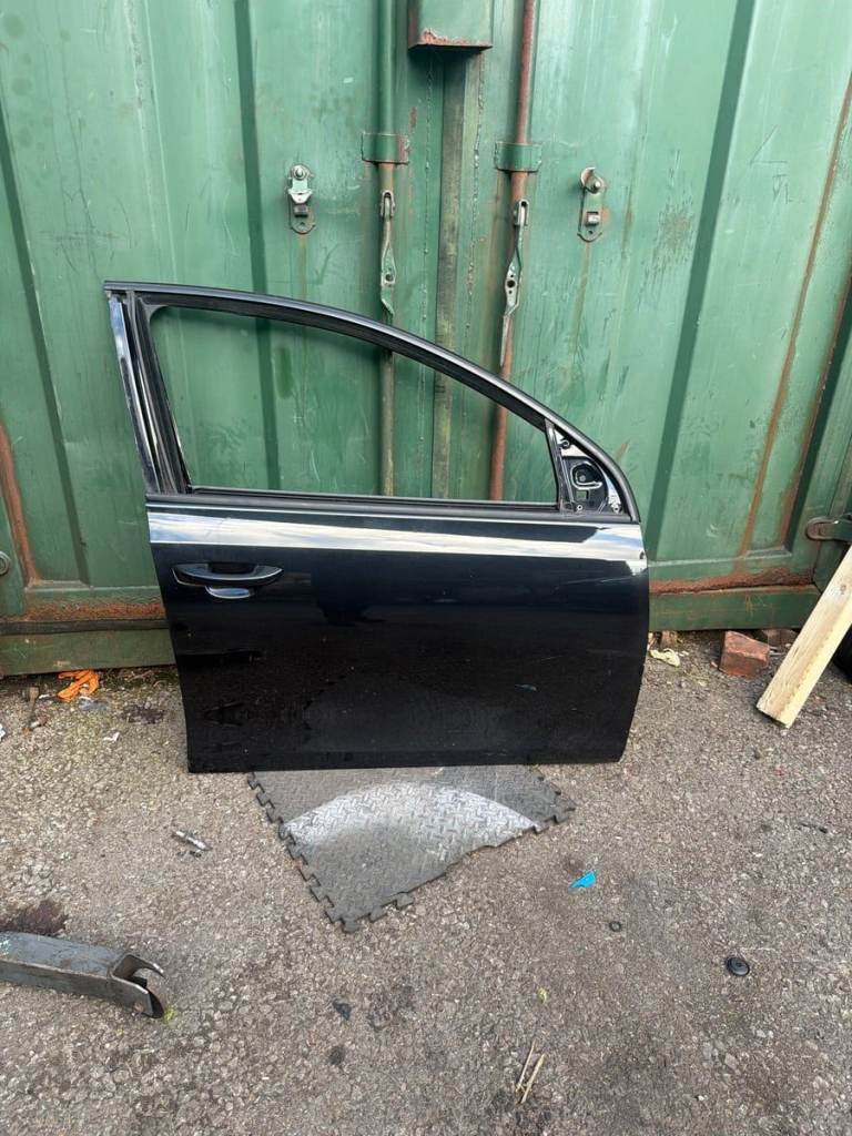 VW GOLF MK6 - DRIVER SIDE DOOR (BARE) - BLACK- 2009-12