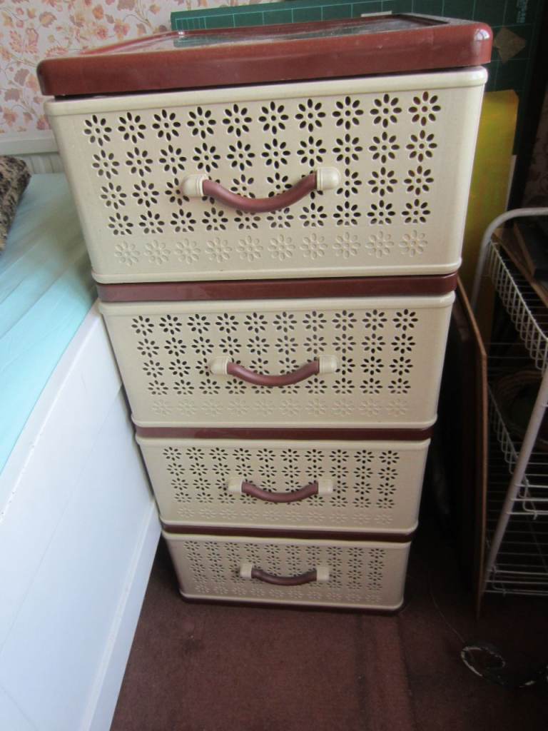 4-Tier Plastic Storage Unit with Drawers – Beige