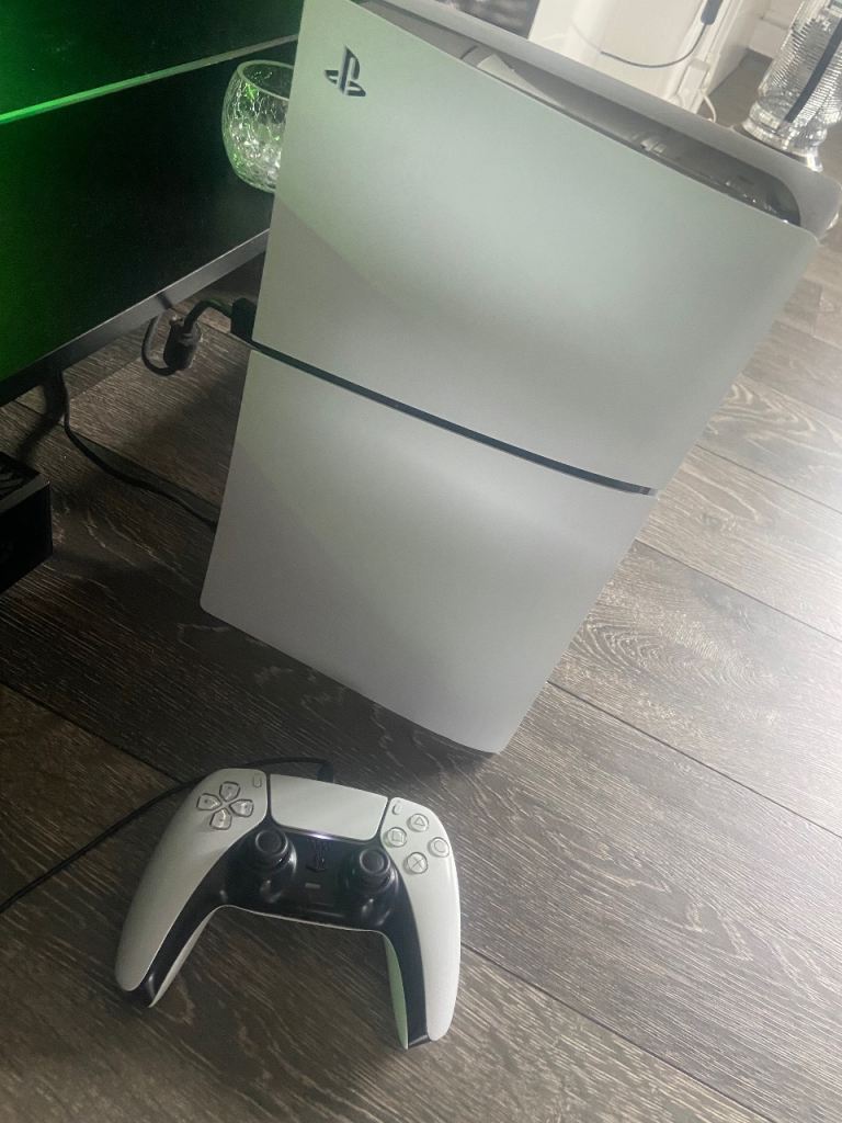 Ps5 825 gb with controller swap for Xbox series x