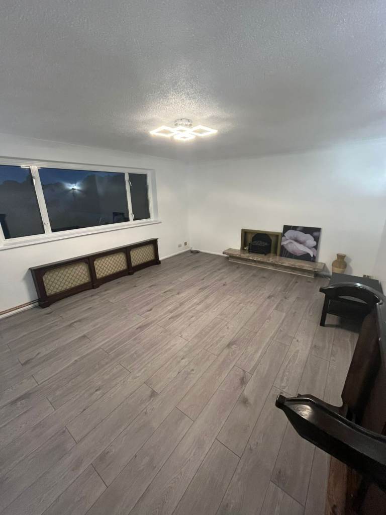 🏡 2-Bed Flat To Rent – Aveley High Street, Essex