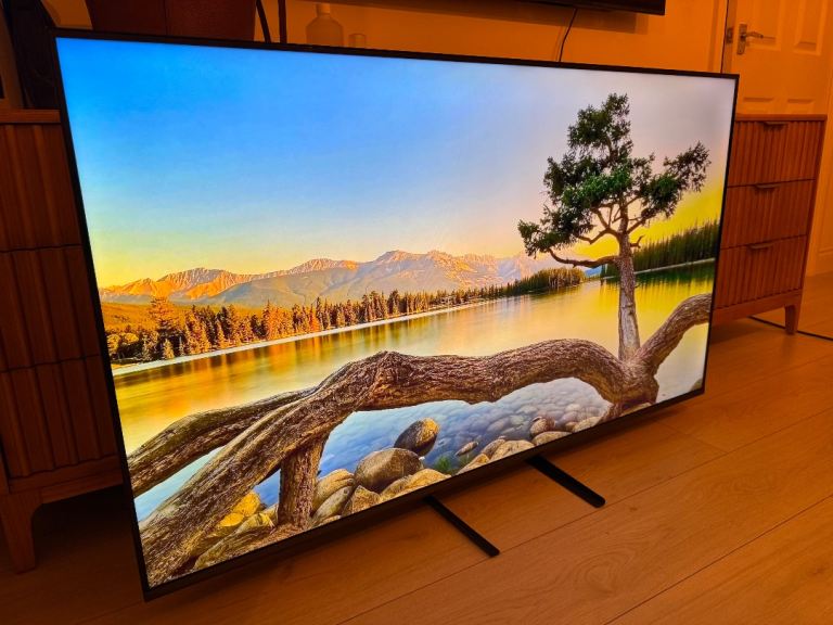 Hisense qled 55inch 4k smart, delivery available 