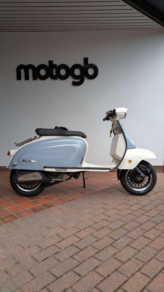 Royal Alloy TG 125cc S a Modern Classic Retro Automatic Moped Scooter