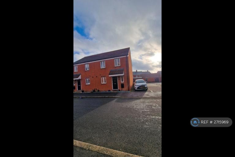 3 bedroom house in Cardinal Drive, Aylesbury, HP18 (3 bed) (#2715969)