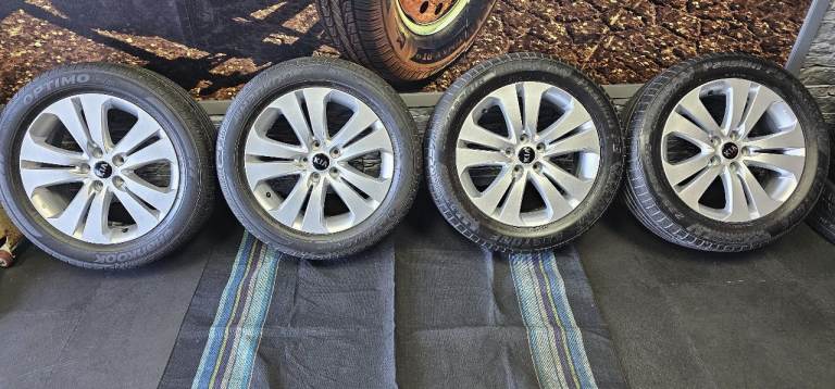 Kia Genuine 18 alloy wheels + 4 x tyres 235 55 18