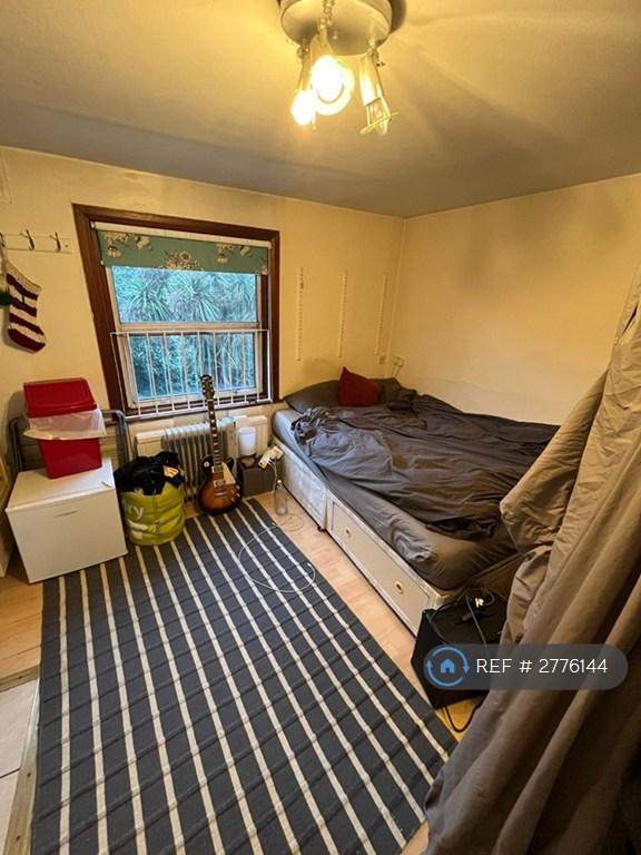 Studio flat in Dennington Park Road, London, NW6 (#2776144)