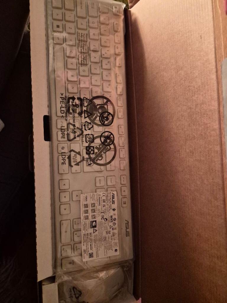 ASUS ExpertCenter V400 27" All-in-One PC - Intel® Core™ i5, 1 TB SSD, White