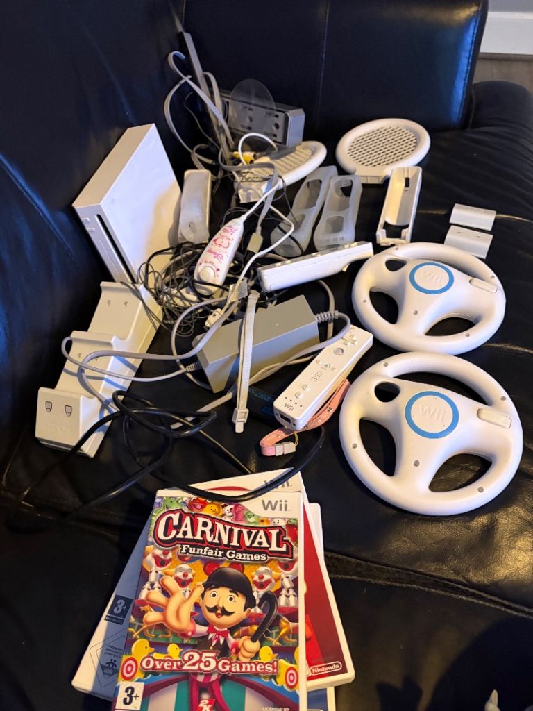 Nintendo Wii Console Bundle with Games & Accessories