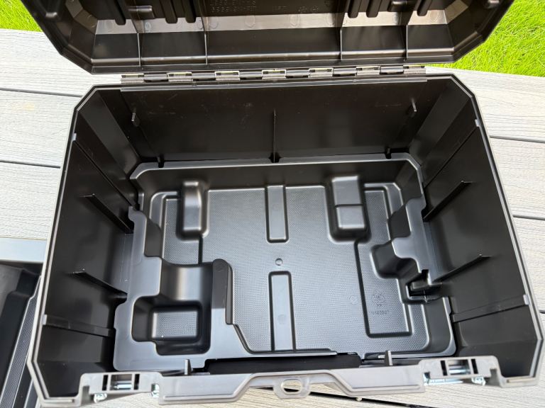 Dewalt DCH333X2 Box with Tray and Inlet