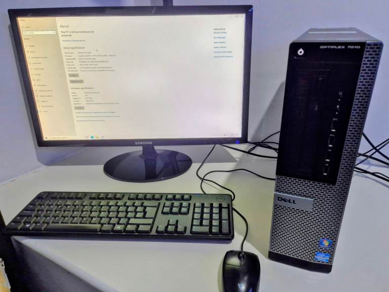 Dell Desktop OPTIPLEX 7010 with Monitor 
