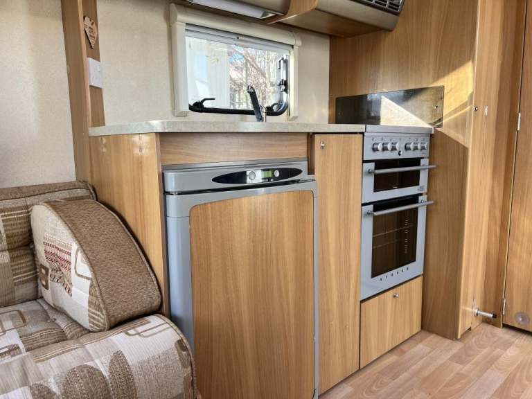 2009 SWIFT COASTLINE 480 se 2 Berth Motor mover