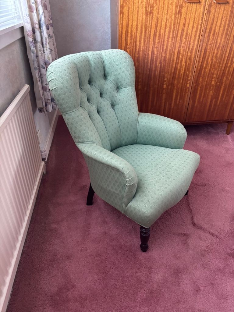 Beautiful bedroom slipper chair