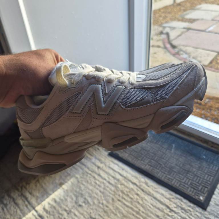 Size 7 Womans Trainers new unused 