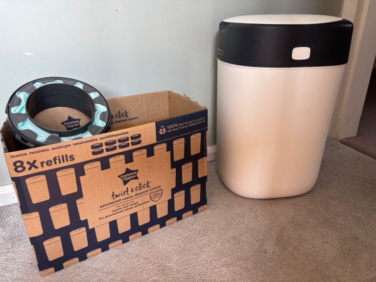 Tommee tippee nappy bin and 6 inserts/cartridges