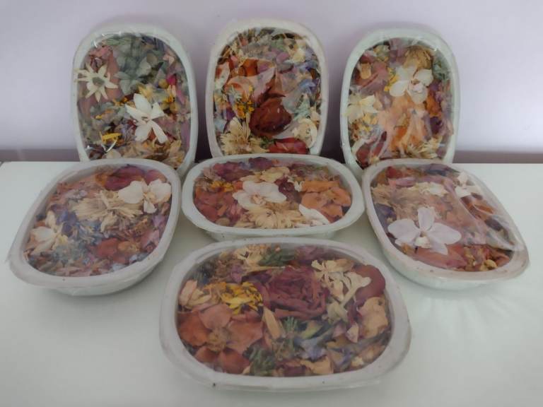 Beautiful Bespoke Favours/Displays of Natural Flower Trays @ just £2 each. Multiples are available!