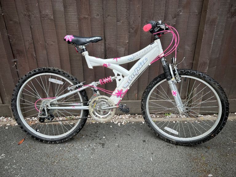 17” girls pink bike