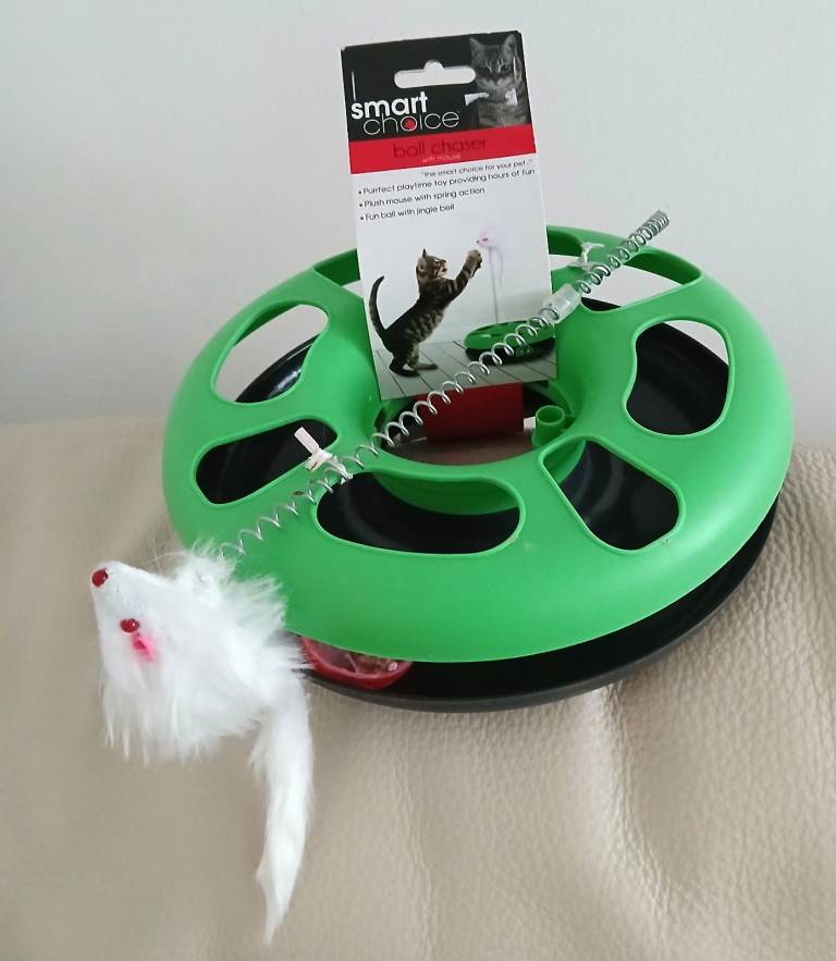 BRAND NEW SMART CHOICE CAT KITTEN BALL CHASER 