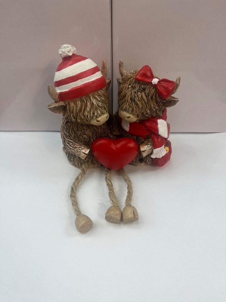 Cute Highland Cow Couple Figurine with Red Heart