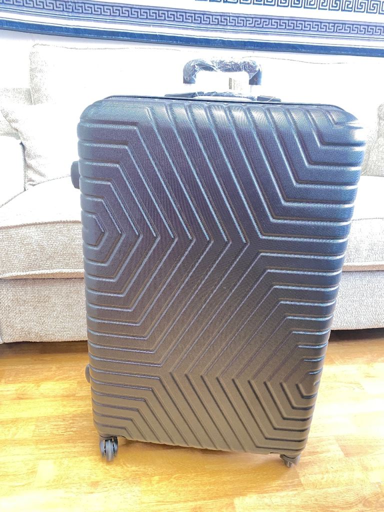 Black Hard Shell Suitcase with Wheels and Extendable Handle