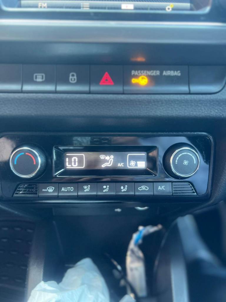 Skoda, FABIA, Hatchback, 2018, Semi-Auto, 999 (cc), 5 doors