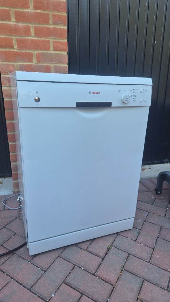 Bosch Freestanding Dishwasher SMS40T32UK/24 – Good Condition
