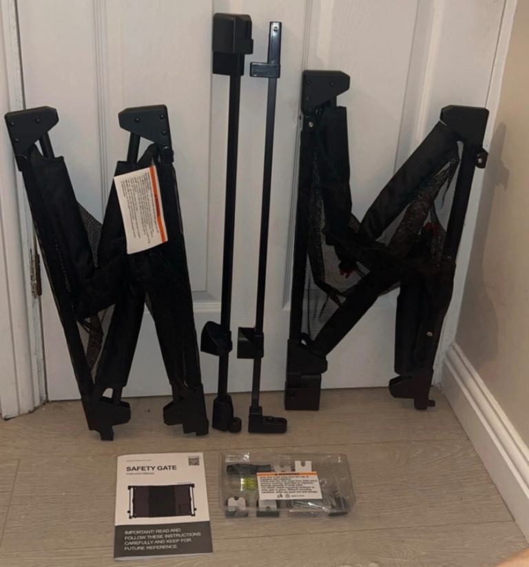 Fair condition pet gate