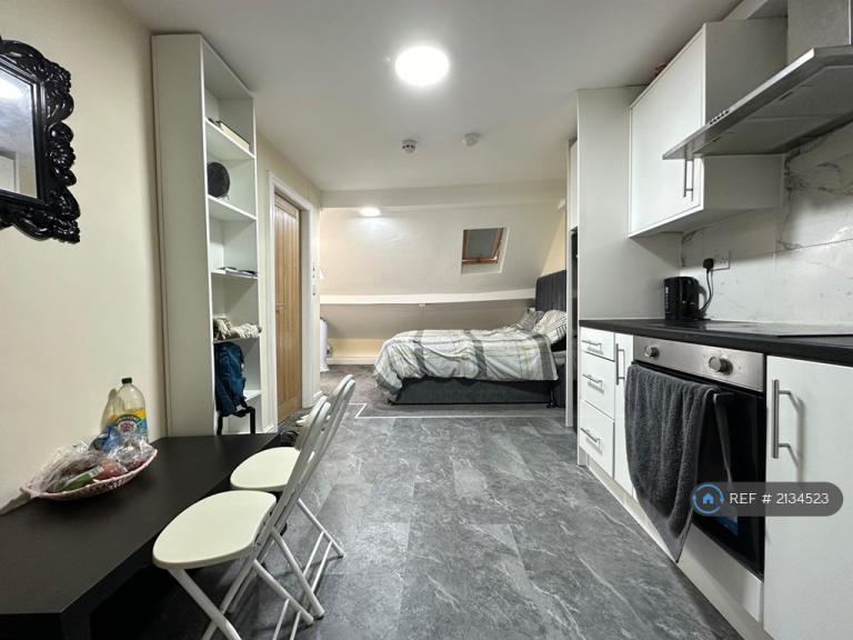 1 bedroom in Aylcliffe Grove, Longsight, Manchester, M13 (#2134523)