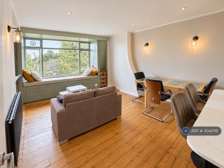 2 bedroom flat in Hornsey Lane Gardens, London, N6 (2 bed) (#3042716)